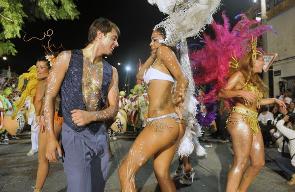 Карнавал в Уругвае — самый длительный карнавал в мире ( фото )