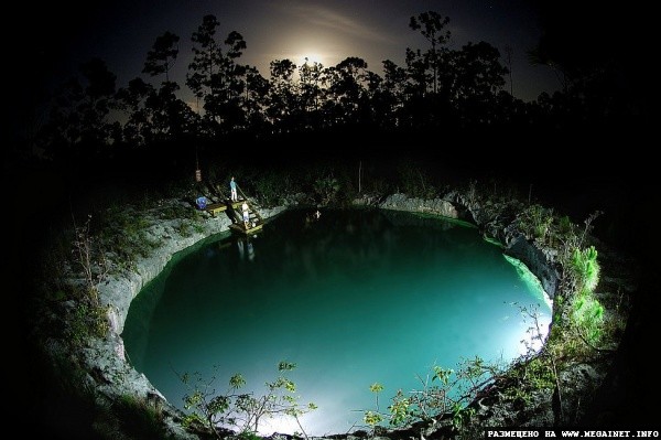 Ночные фотографии подводных пещер