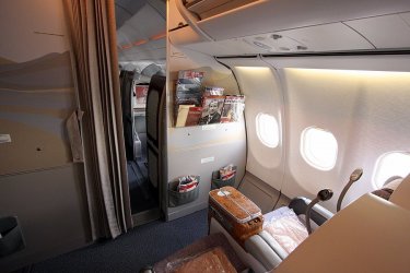 Cалон бизнес-класса самолета Airbus A340-500. Авиакомпания «Emirates»