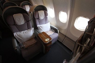 Cалон бизнес-класса самолета Airbus A340-500. Авиакомпания «Emirates»