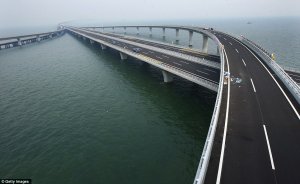 Cамый длинный мост в мире открыт в Китае ( фото )