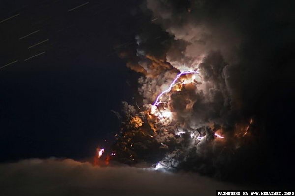 Молнии над вулканами ( Фото )