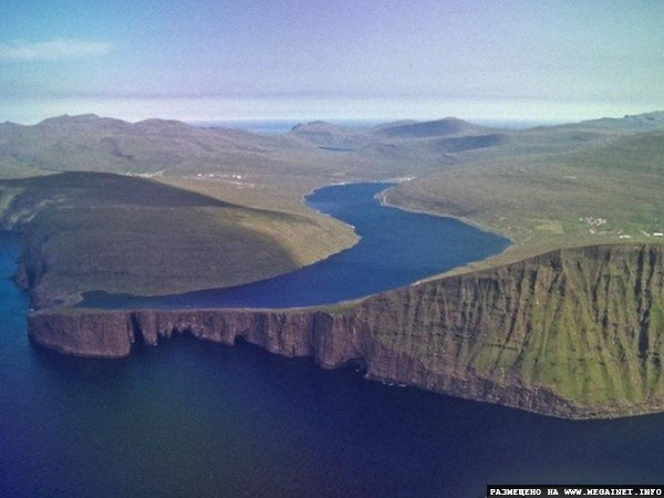Озеро Сорвагсватн на Фарерских островах